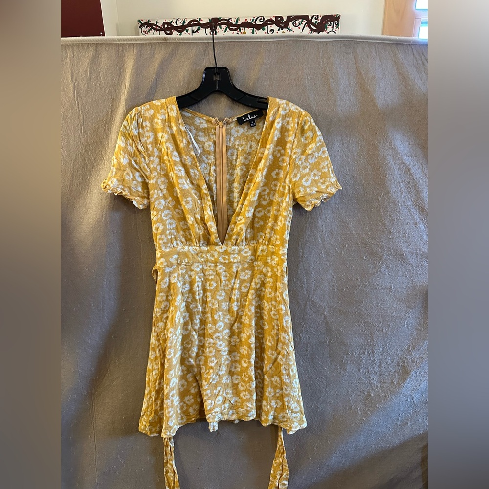 Women’s Lulu yellow floral dress size small